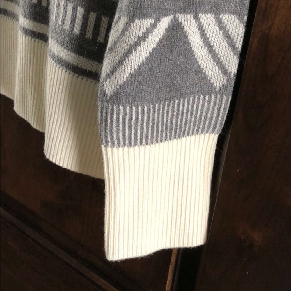 Banana Republic Sweater - Picture 3 of 5